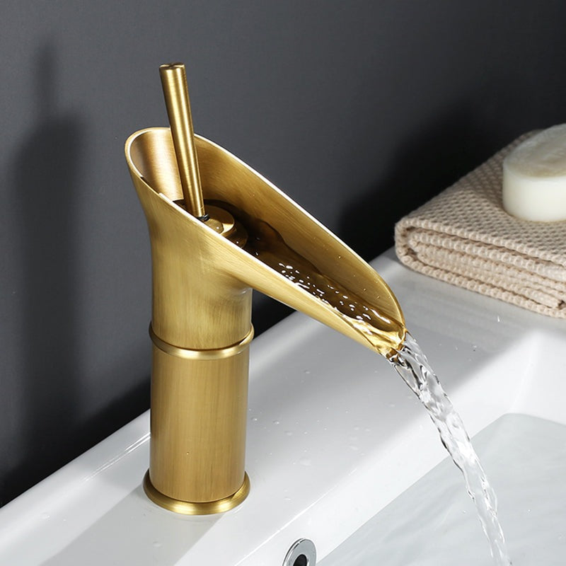 Homezie.de-Homezie Badezimmerarmatur | Antikes Design | Luxuriöse Wasserfall-Optik