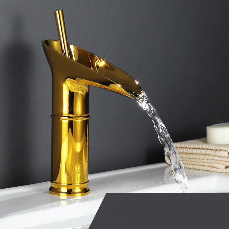 Homezie.de-Homezie Badezimmerarmatur | Antikes Design | Luxuriöse Wasserfall-Optik