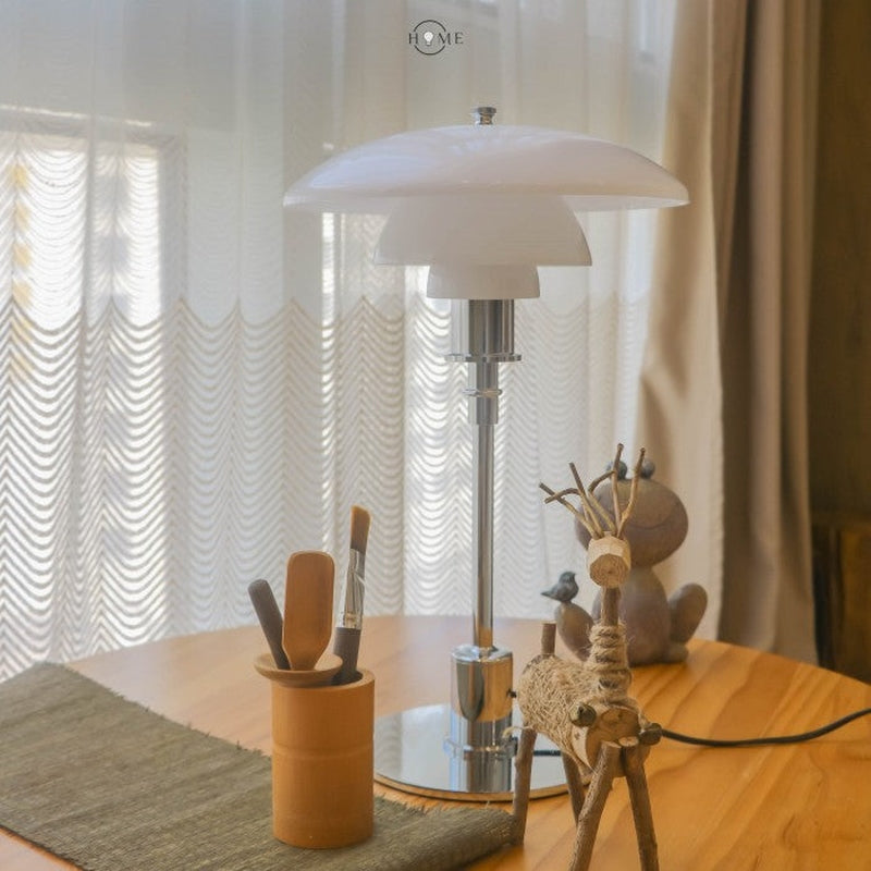 Homezie Tischlampe | Mehrschichtiger Edelstahl und Glas | Modernes Design für Schlafzimmer und Wohnzimmer