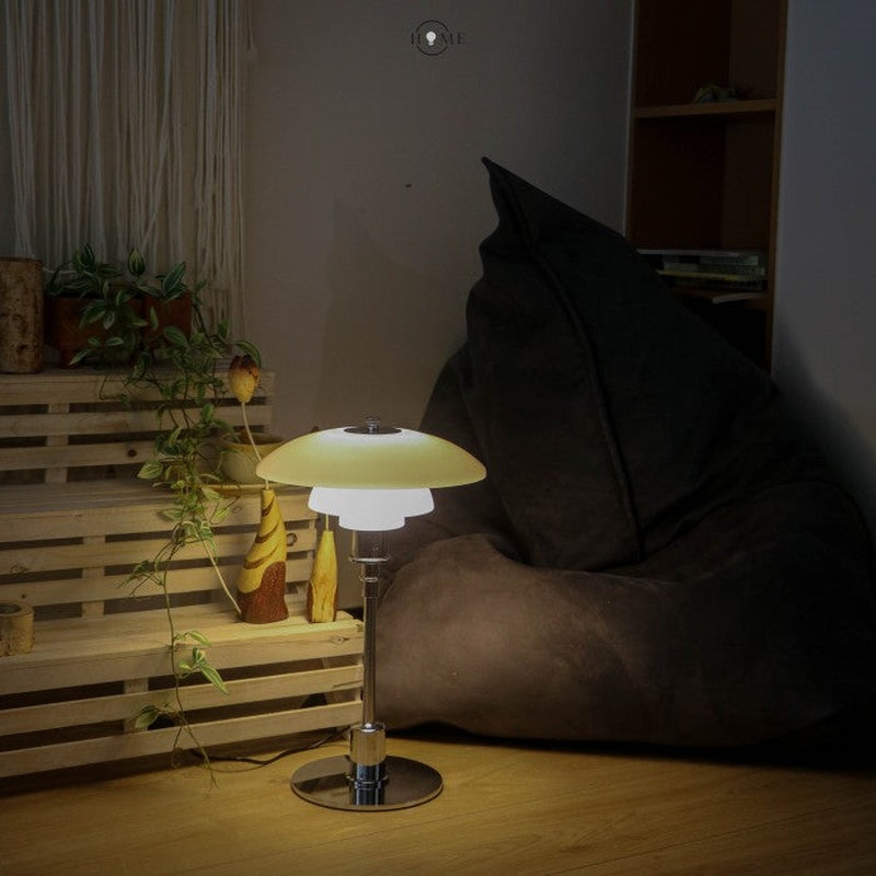 Homezie Tischlampe | Mehrschichtiger Edelstahl und Glas | Modernes Design für Schlafzimmer und Wohnzimmer